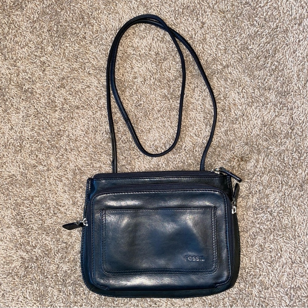FOSSIL Vintage Black Smooth Soft Leather Crossbody Bag Handbag Purse Zip Pockets